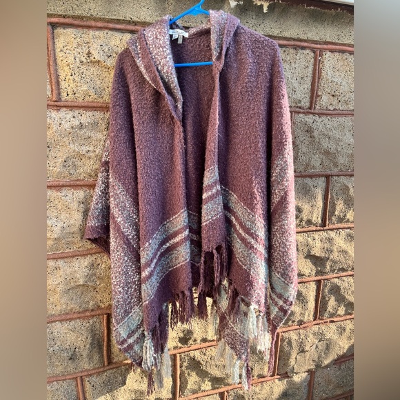 Simply Noelle one size hooded sweater wrap - Picture 1 of 4